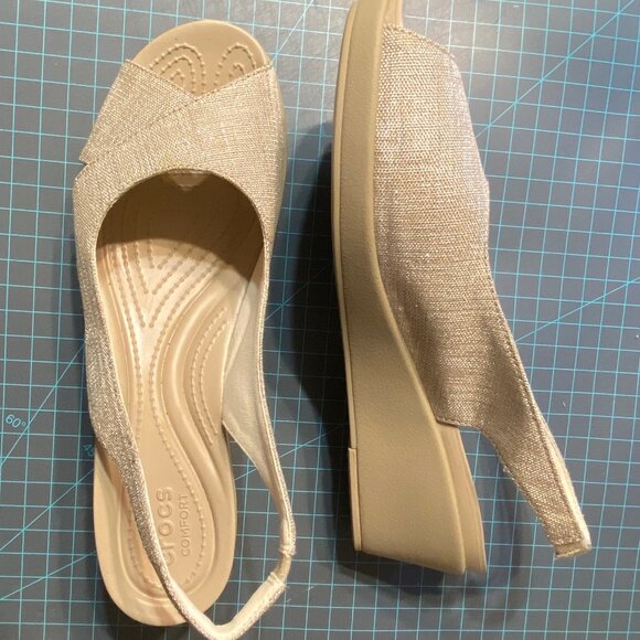 CROC Women Leigh Sandal Shimmer Canvas Slingback Wedge Size 10 - Picture 1 of 5